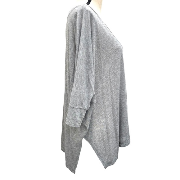 EMMA & SAM GRAY V NECK SHORT SLEEVE LOOSE FIT BOXY TOP - Picture 2 of 11